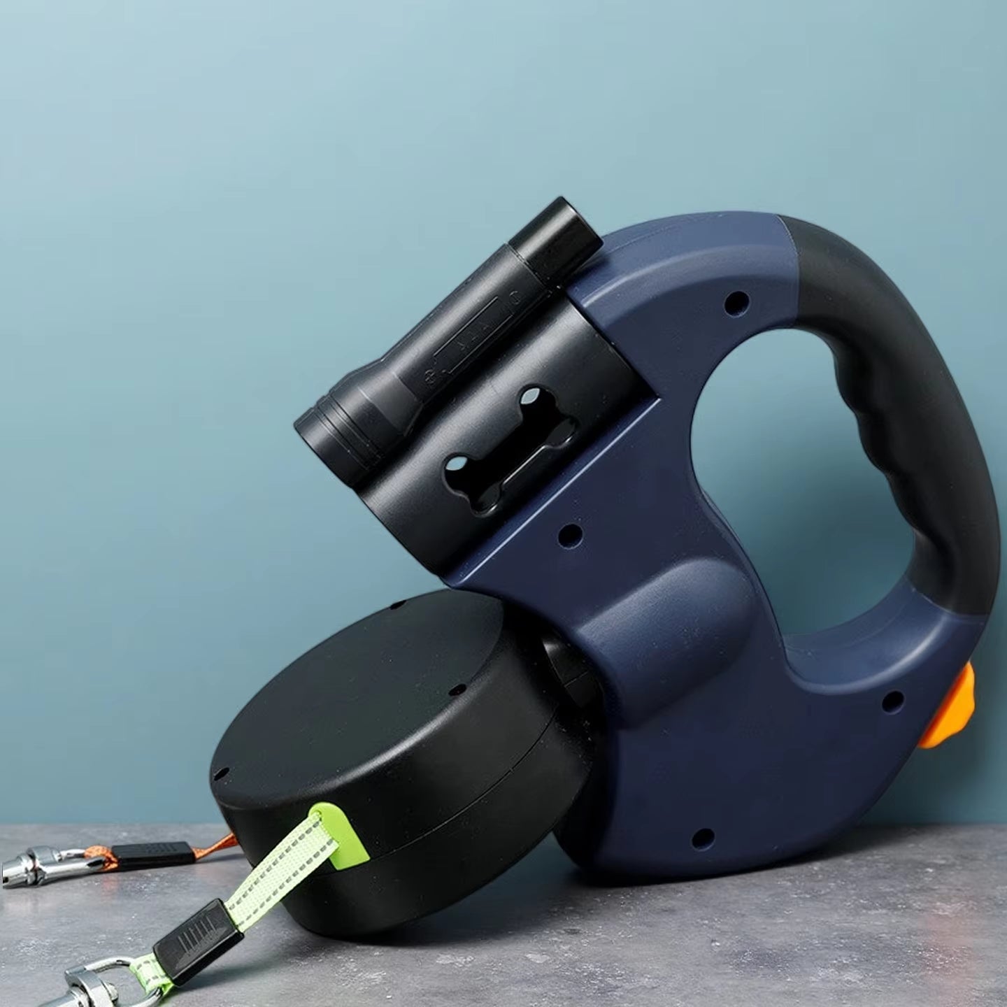 Retractable Dual Dog Leash with LED Light, 360-Degree Swivel, No-Tangle Design, Independent Braking System, and 3M Reflective Leads